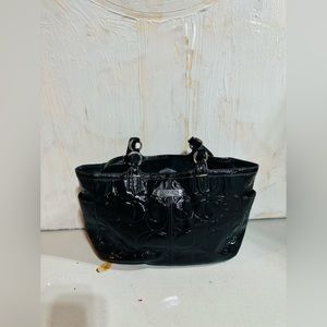 Authentic Coach  Leather Tote Black bag barely used !  check the photos!